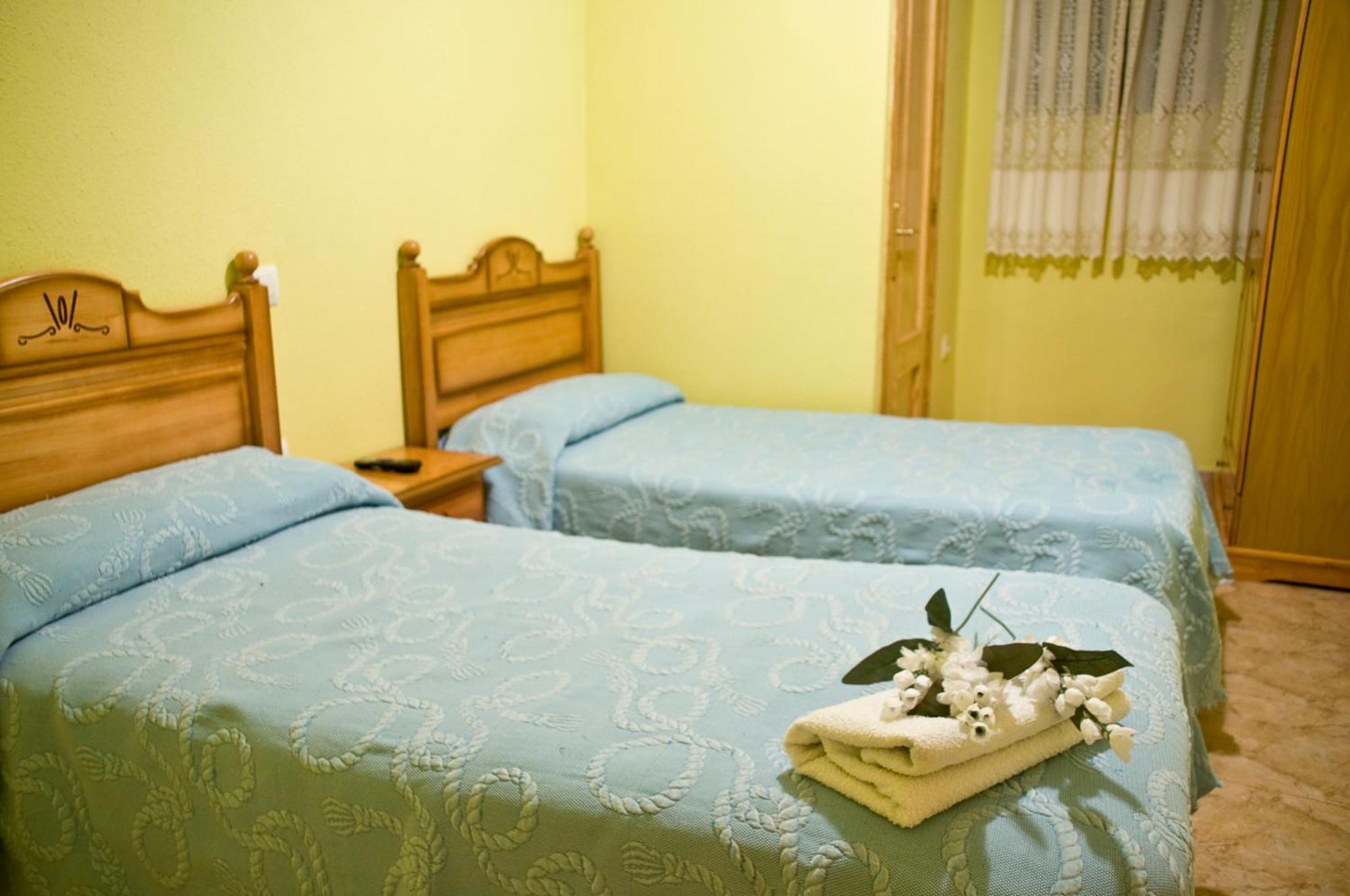 Pension Aries II Cuenca  Exterior photo